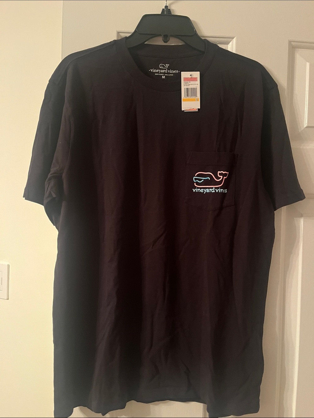 Men’s NWT. Med vineyard Vines Black Short-Sleeve Pocket Tee with Striped Whale